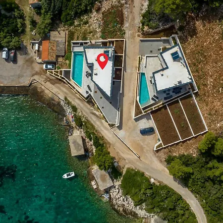 Front In Dingac With Sauna 度假居