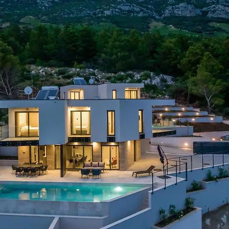 Front In Dingac With Sauna