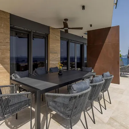 度假居 Front In Dingac With Sauna