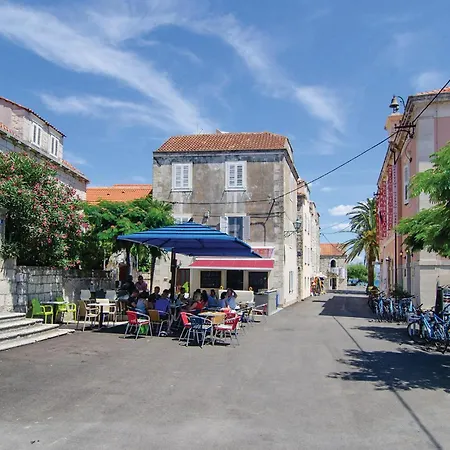 Front In Dingac With Sauna 度假居