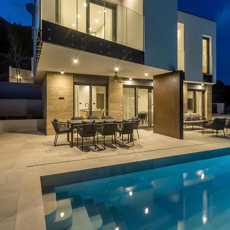 Front In Dingac With Sauna Holiday home *