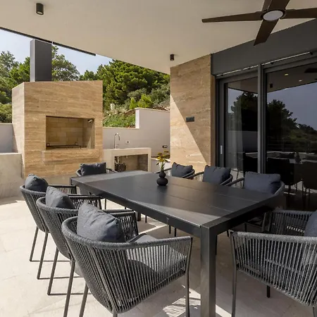 Front In Dingac With Sauna Holiday home *