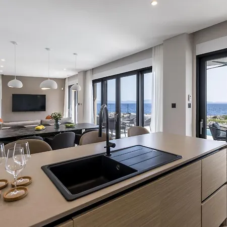 Front In Dingac With Sauna Holiday home *